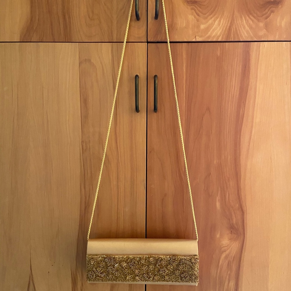 Valerie Stevens Gold Clutch with shoulder strap - Picture 2 of 8